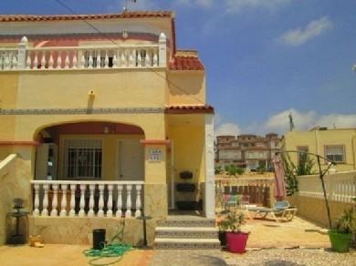 Chalet pareado con 2 dormitorios se vende en Villamartin, Costa Blanca