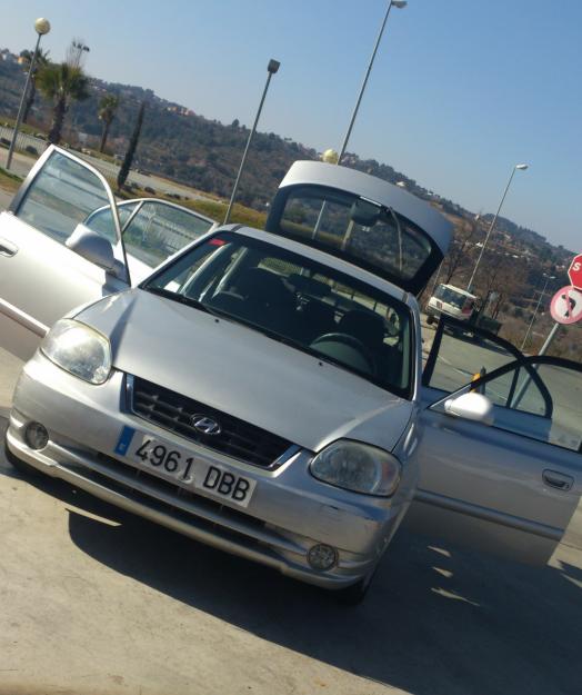 Se vende hyundai accent del 2004, 1.6i gls 3.000€