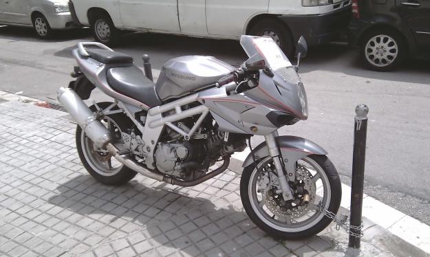 Vendo hyosung 650gt, año 2009, 9000km, 2400 euros negociables