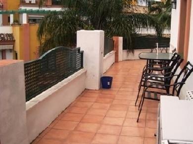 Apartamento con 3 dormitorios se vende en Estepona, Costa del Sol