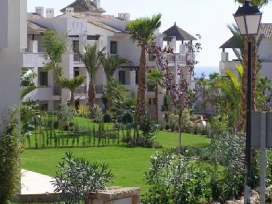 Apartamento con 2 dormitorios se vende en Estepona, Costa del Sol