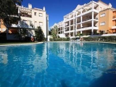 Apartamento con 3 dormitorios se vende en Marbella, Costa del Sol