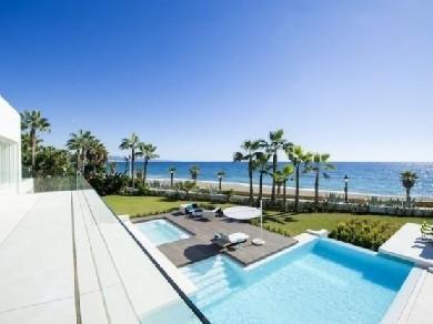 Chalet con 7 dormitorios se vende en Marbella, Costa del Sol