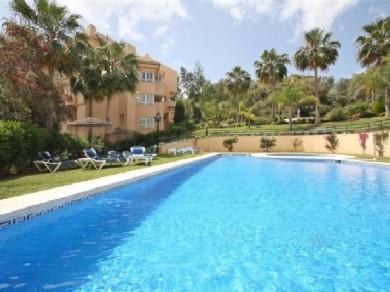 Apartamento con 3 dormitorios se vende en Marbella, Costa del Sol