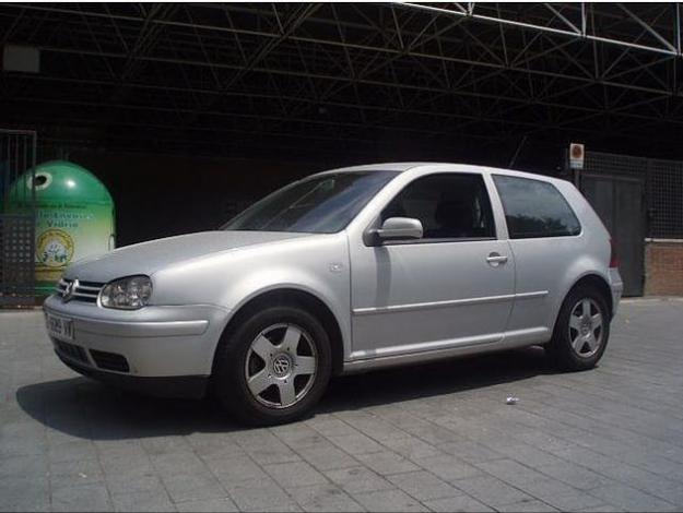 Venta de coche Volkswagen Golf TDI Highline '00 en Barcelona