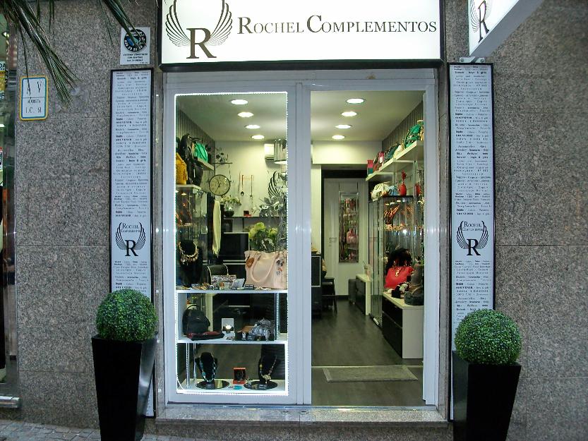 Traspaso de tienda de complementos en c/ Pérez Galdós