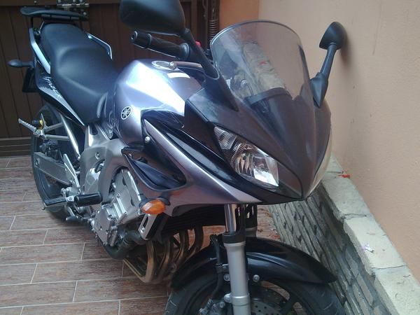 Yamaha Fazer 600 S 98 CV con solo 6900 km