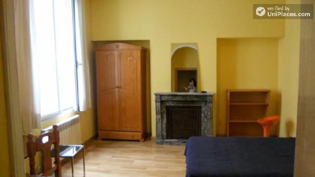 Rooms available - 6-Bedroom apartment in fun and central Chueca