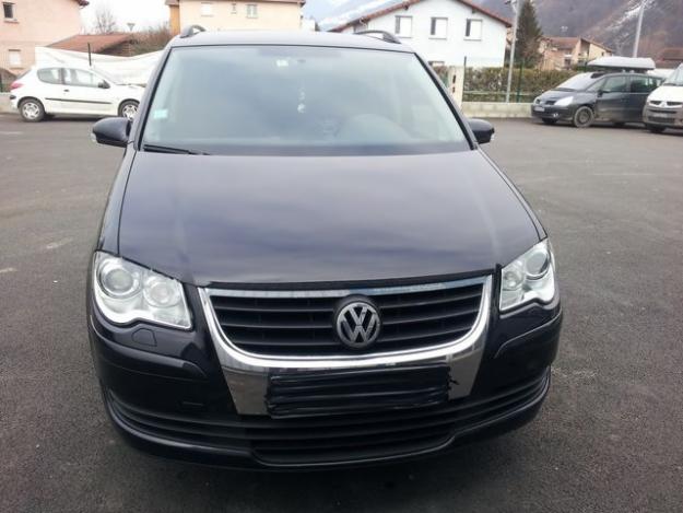 Volkswagen Touran(2009) a 2400 €