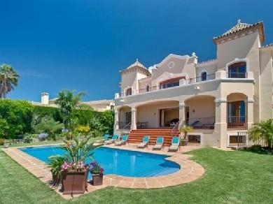 Chalet con 7 dormitorios se vende en Marbella, Costa del Sol