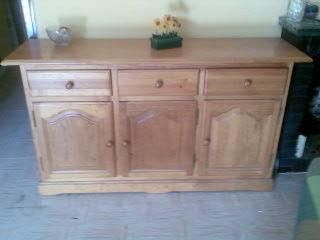 mueble para comedor o  habitacion de madera de pino con  varios departamentos y estanteria interior