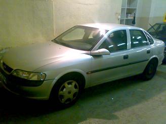 opel vectra año 1998 1.8  Todo los extras 120.000 km (llame gratis 93710 9671)