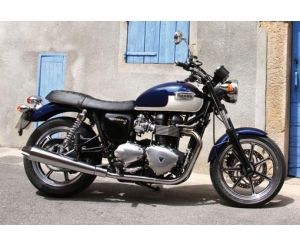 TRIUMPH BONNEVILLE 900 SE