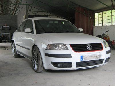 VOLKSWAGEN PASSAT 2.3 V5 TREDLINE - LUGO