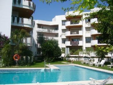 Apartamento con 2 dormitorios se vende en Marbella, Costa del Sol