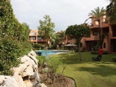 Apartamento con 2 dormitorios se vende en Estepona, Costa del Sol