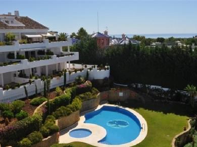 Apartamento con 3 dormitorios se vende en Marbella, Costa del Sol