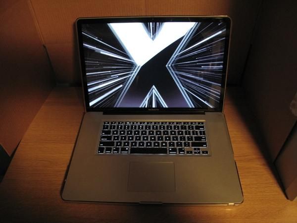 Apple 17 MacBook Pro de 4 GB disco duro:500 GB