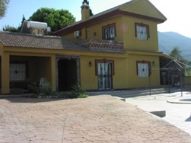 Chalet con 4 dormitorios se vende en Alhaurin el Grande