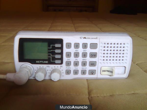 Emisora de radio Midland Neptuno, con boton de llamada de socorro.