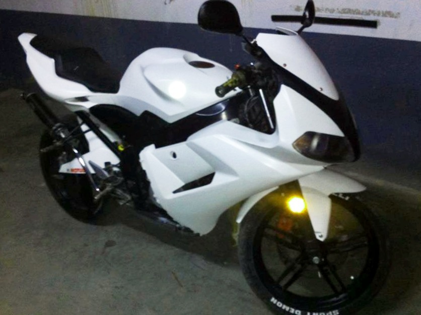 vendo moto Yamaha ZTR (urgente)