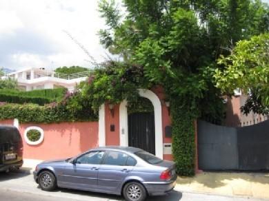 Chalet con 3 dormitorios se vende en Marbella, Costa del Sol