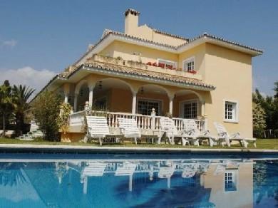 Chalet con 6 dormitorios se vende en Marbella, Costa del Sol