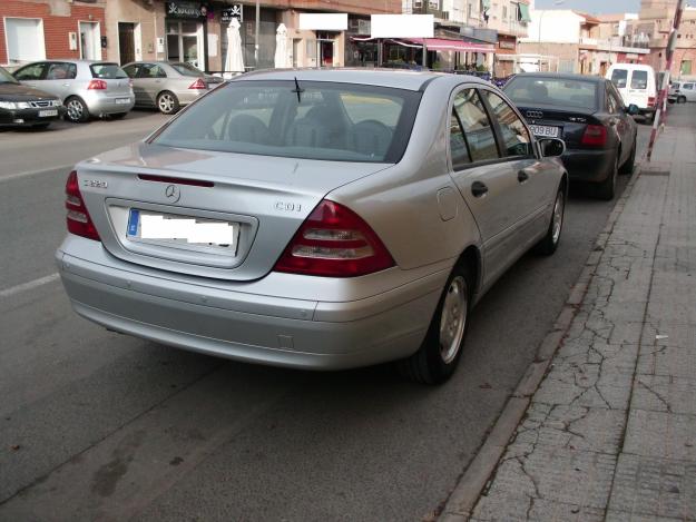 Mercedes C220 Cdi   143 cv   con mucho equipo