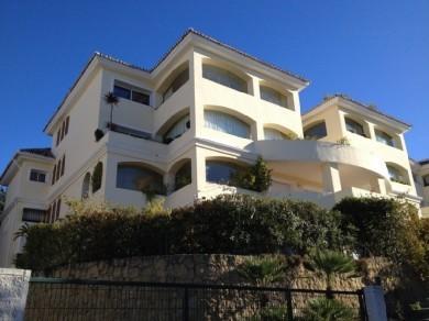 Apartamento con 2 dormitorios se vende en Marbella, Costa del Sol