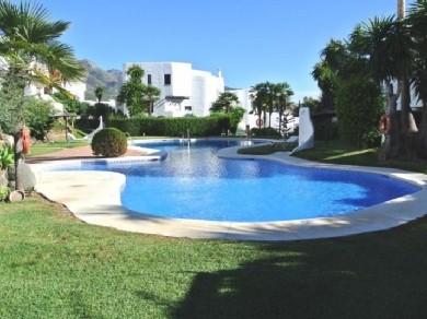 Apartamento con 3 dormitorios se vende en Marbella, Costa del Sol