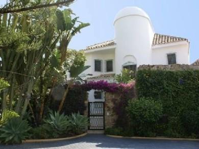 Chalet con 3 dormitorios se vende en Marbella, Costa del Sol