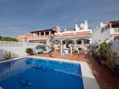 Chalet con 5 dormitorios se vende en Marbella, Costa del Sol