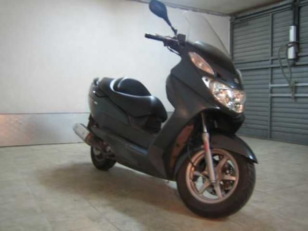 SUZUKY BURGMAN 125 CON 15.000 KMS !!