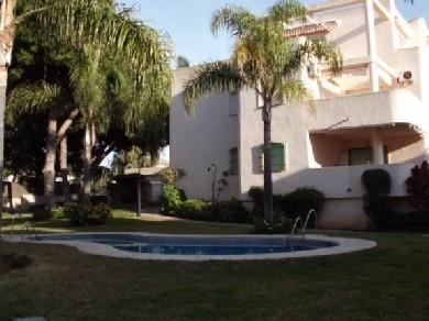 Apartamento con 2 dormitorios se vende en Marbella, Costa del Sol