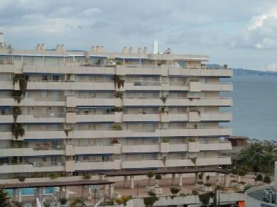 Apartamento con 2 dormitorios se vende en Marbella, Costa del Sol