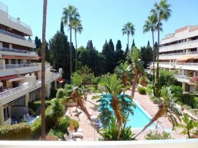 Apartamento con 4 dormitorios se vende en Marbella, Costa del Sol