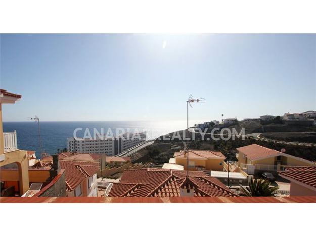 CHA_249 Bonita villa de 5 dormitorios con grande terraza y impresionantes vistas al mar y montaña.