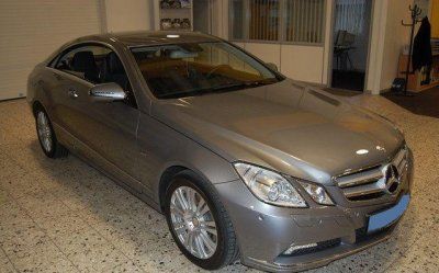 MERCEDES CLASE E 350 CDI COUPé BLUE EFFICIENCY  GPS XENóN TECHO LLANTA AMG 18 SOLO 5.900 KM!! - Barcelona