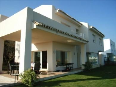 Chalet con 4 dormitorios se vende en Benahavis, Costa del Sol