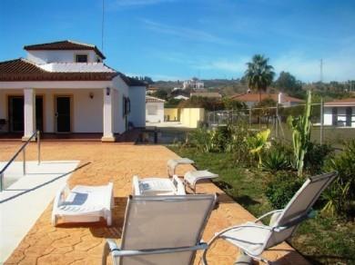 Chalet con 4 dormitorios se vende en Estepona, Costa del Sol