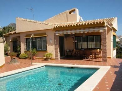 Chalet con 4 dormitorios se vende en Benalmadena Costa, Costa del Sol