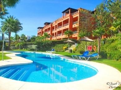 Apartamento con 2 dormitorios se vende en Estepona, Costa del Sol