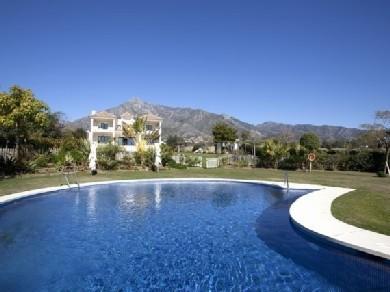 Chalet con 7 dormitorios se vende en Marbella, Costa del Sol