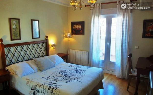 One-bedroom apartment with terrace in Puerta del Sol