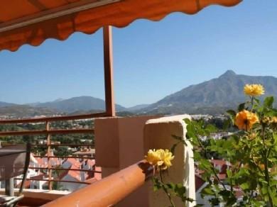 Apartamento con 2 dormitorios se vende en Marbella, Costa del Sol