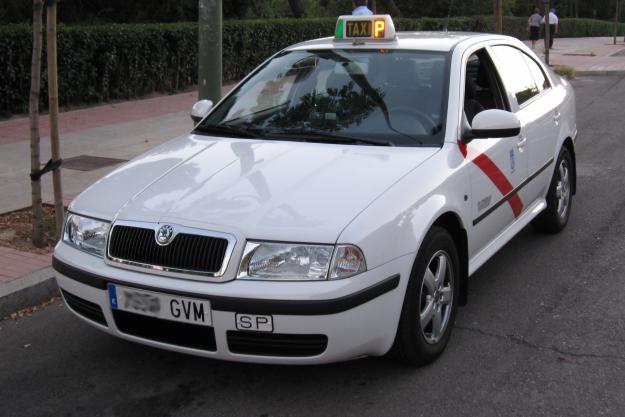 VENTA LICENCIA TAXI MADRID, LIBRA VIERNES IMPAR, COCHE MENOS DE 1 AÑO