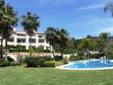 Apartamento con 3 dormitorios se vende en Marbella, Costa del Sol