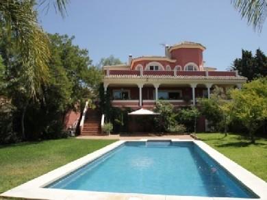 Chalet con 6 dormitorios se vende en Marbella, Costa del Sol