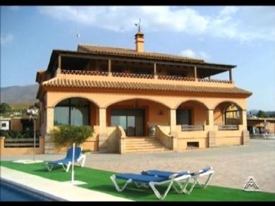 Chalet con 5 dormitorios se vende en Estepona, Costa del Sol