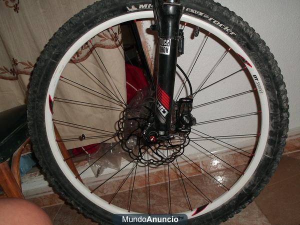 Se vende juego de llantas de bicicleta de montaña